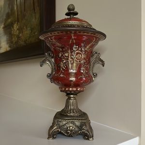 🤩 Decorative Urn